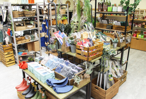 ガーデニング用品を販売中